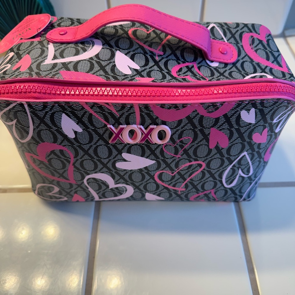 🆕XOXO Travel Cosmetic Bag| Includes 2 travel Toiletries Tubes🆕